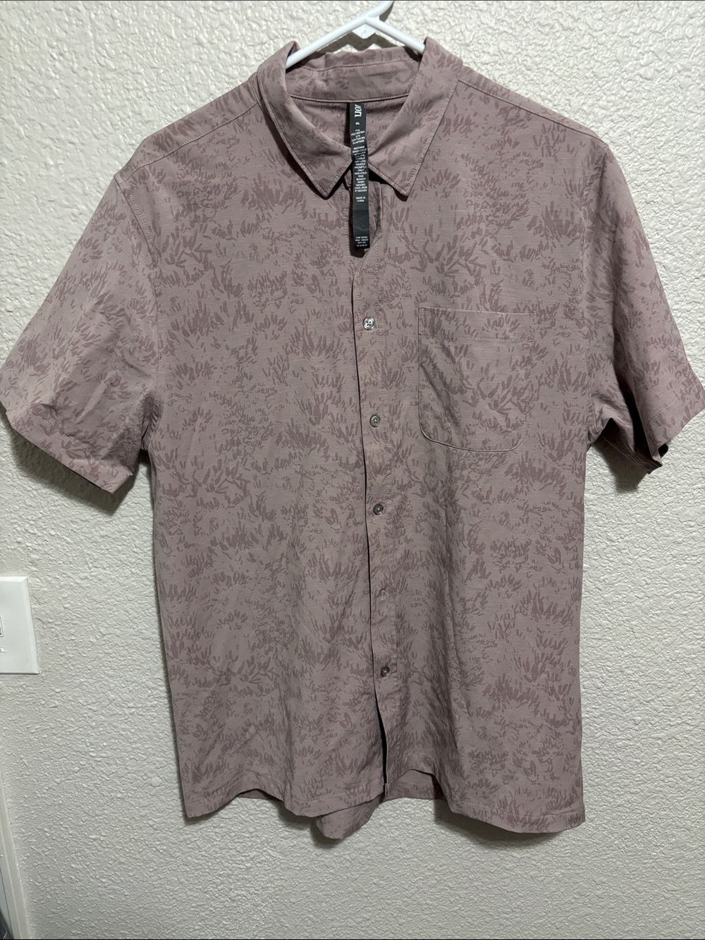 Vuori Short-Sleeve Button-Down Shirt in Dusty Mauve